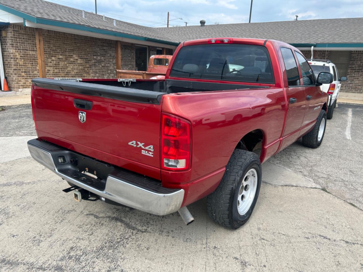 2006 Red /Beige Dodge Ram 1500 (1D7HU18N36S) with an 4.7L V8 F OHV engine, Automatic transmission, located at 1687 Business 35 S, New Braunfels, TX, 78130, (830) 625-7159, 29.655487, -98.051491 - Photo#4